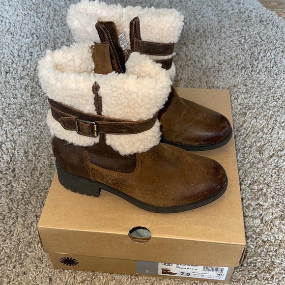 UGG Shoes - UGG Blayne Boot III size 7.5 Womens boots
